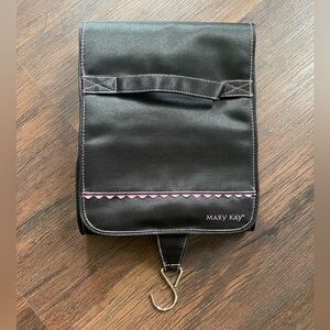 MARY KAY BLACK TRAVEL ROLL UP BAG ORGANIZER ~HANGING~W/ 4 REMOVABLE POUCH